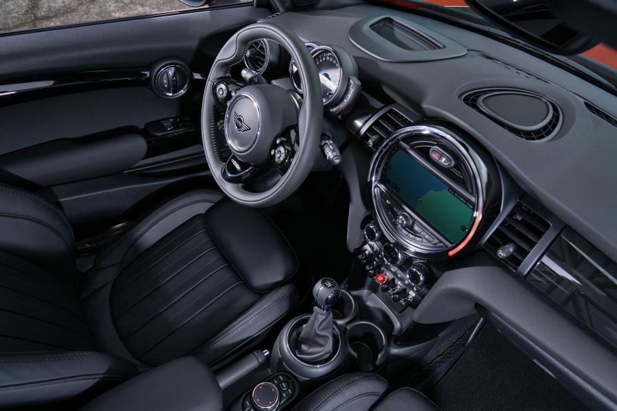 Интерьер Mini Cooper S (F56) 2018 года  (WW) (фото 90 из 196)